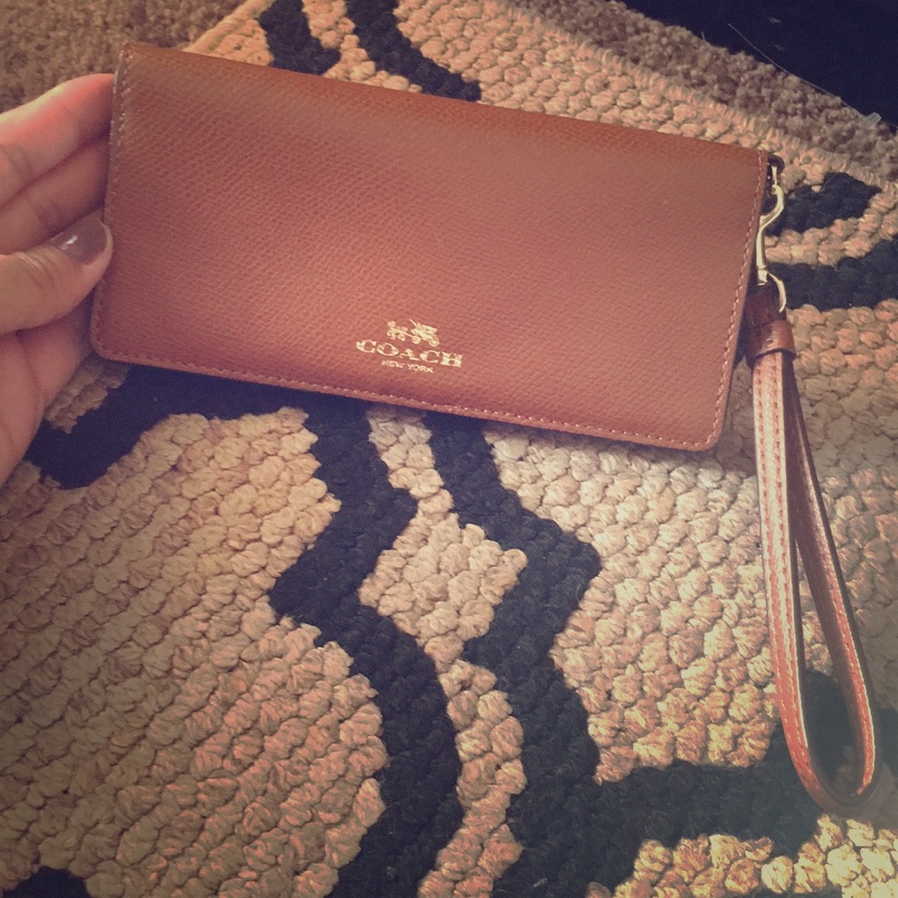 ❤️SOLD❤️Coach wristlet wallet